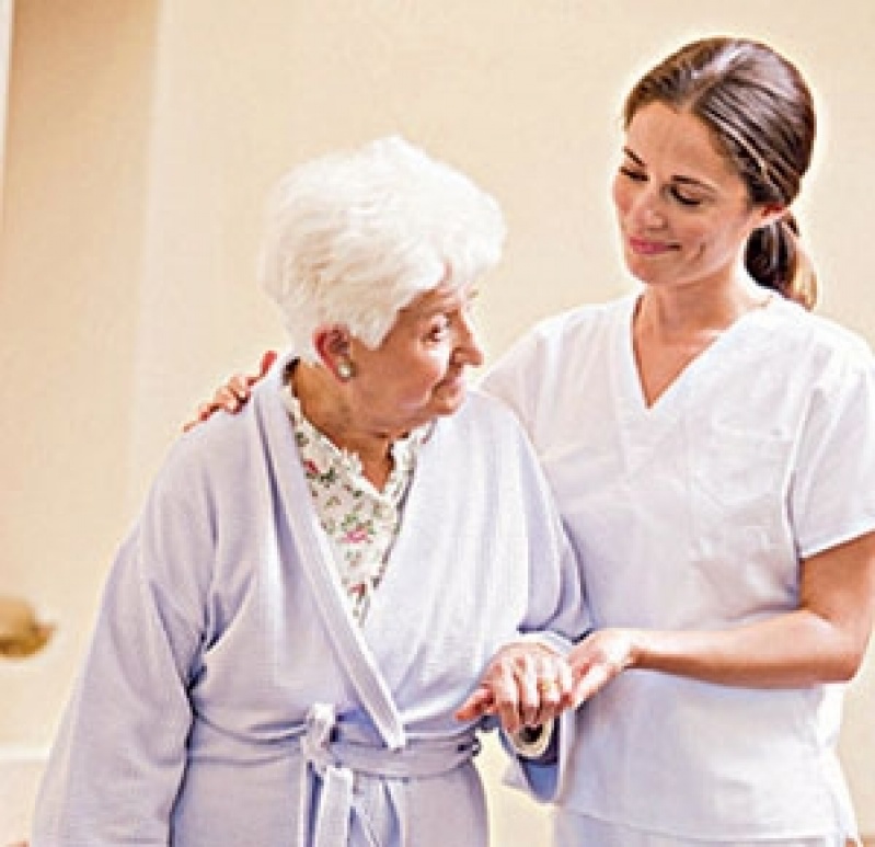 Enfermeiras Cuidadoras na Saúde - Auxiliar de Enfermagem para Idosos